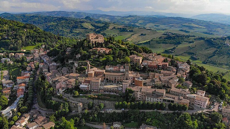 File:Bertinoro, Emilia-Romagna.jpg