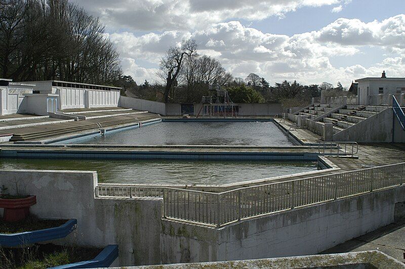 File:Broomhill Pool, 2007.jpg