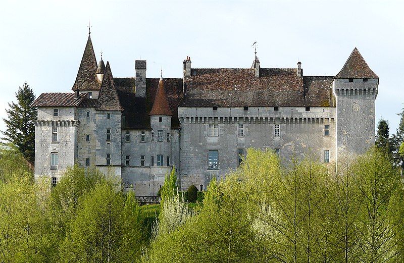 File:Château-l'Evêque château 1.JPG