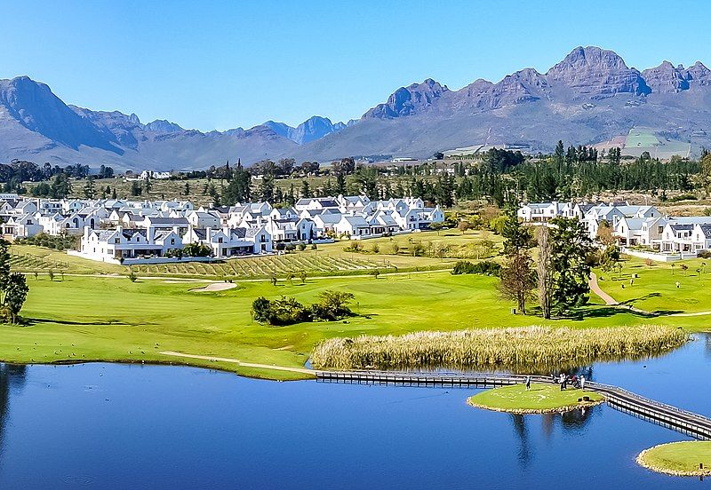 File:DeZalze Golf Estate.jpg