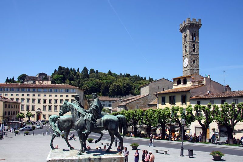 File:Fiesole piazza.jpg