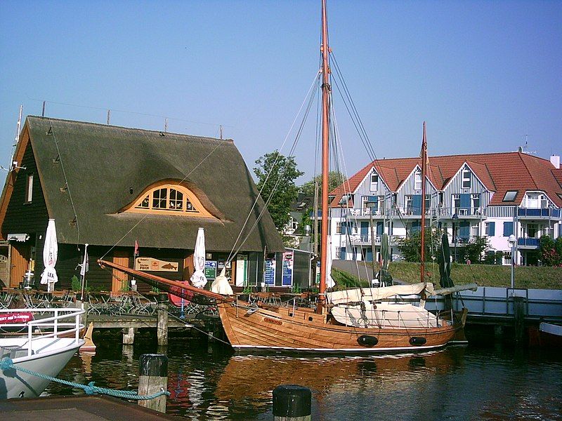 File:Hafen Zingst.JPG