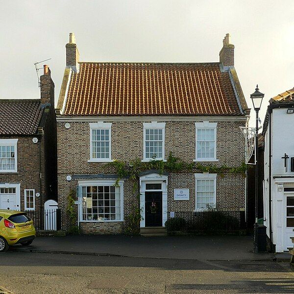 File:Hanover House, Easingwold.jpg