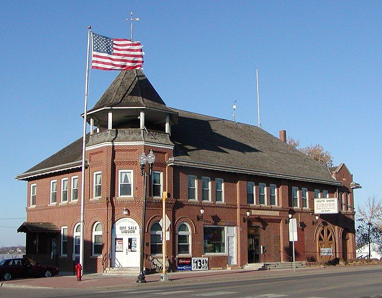 File:HowardLakeCityHall.jpg