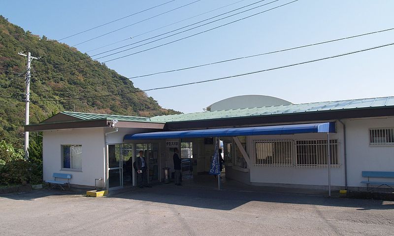 File:Izu-Okawa-Sta.JPG