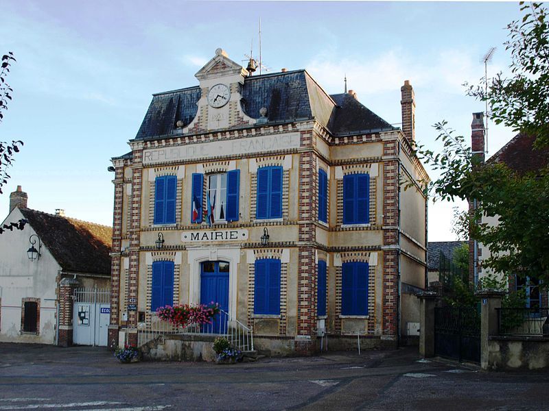 File:La Celle.St.Cyr-mairie-01.jpg