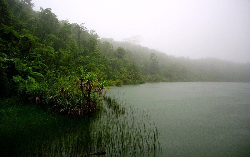 File:Lanoto'o Lake.jpg