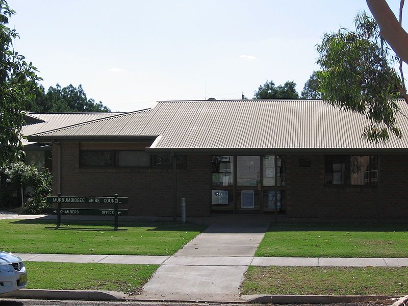 File:MurrumbidgeeShireOffice.JPG