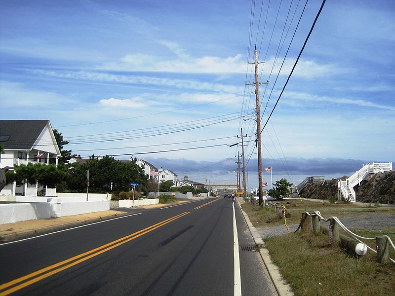 File:Navesink Beach, NJ.jpg