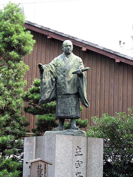 File:Nichiren statue Japan.jpg