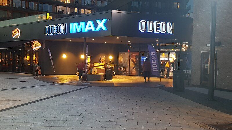 File:Odeon Oslo entrance.jpg