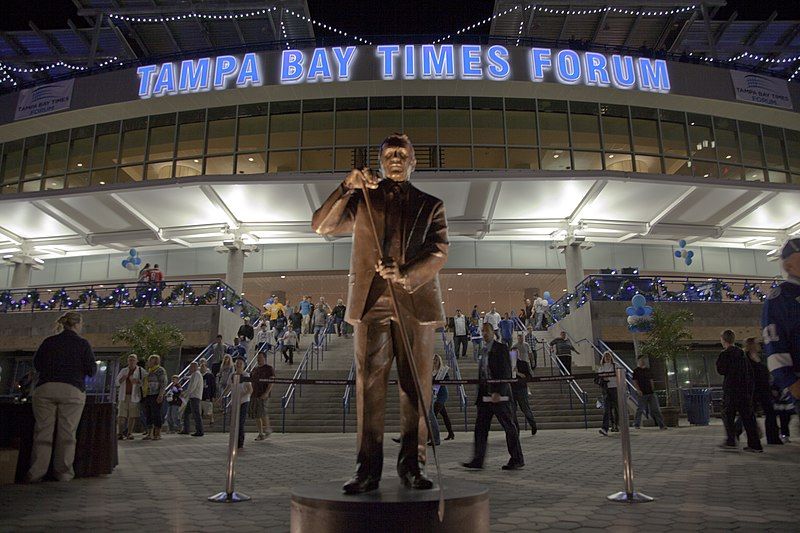 File:Phil Esposito Statue.jpg