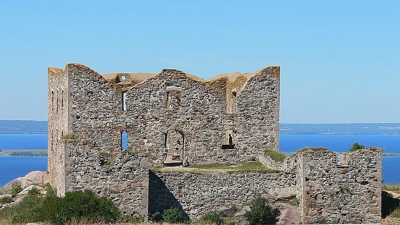 File:Ruin of Brahehus.jpg