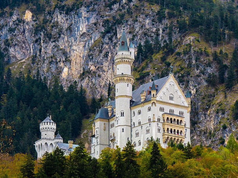 File:Schloss Neuschwanstein (15590343395).jpg