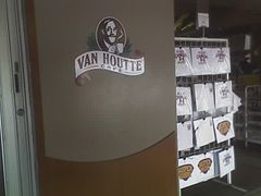 Entrance to Van Houtte café at the Ottawa Central Bus Station.