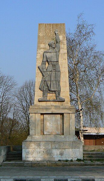 File:Vetrino-war-memorial.jpg