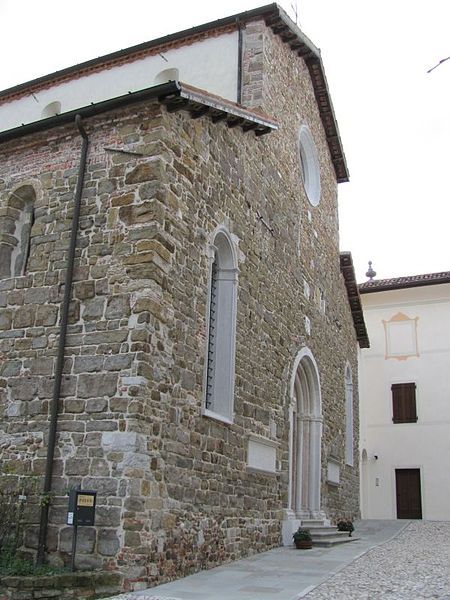 File:AbbaziadiRosazzo-facciatachiesadiSanPietro.jpg