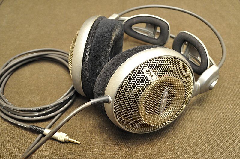 File:Audio-Technica ATH-AD7 001.jpg