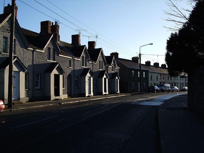 File:Cahir streetscape.JPG