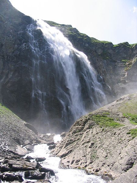 File:Cascade de Engstligenalp.jpg