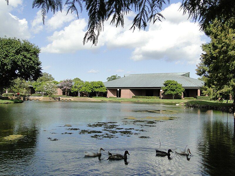 File:LUJGrayCenterPond1.jpg