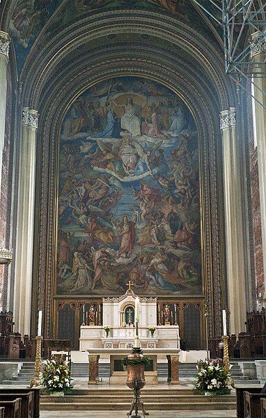 File:Ludwigskirche-München-Altar.jpg