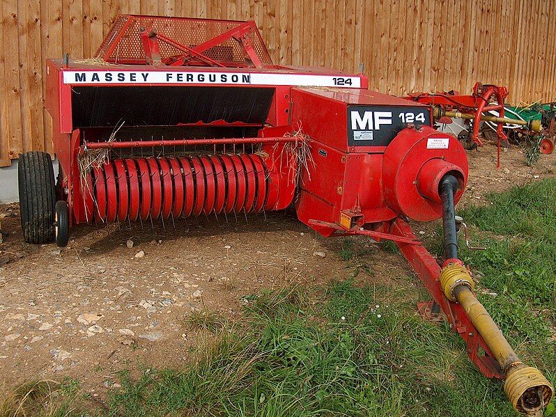 File:Massey Ferguson 124.jpg