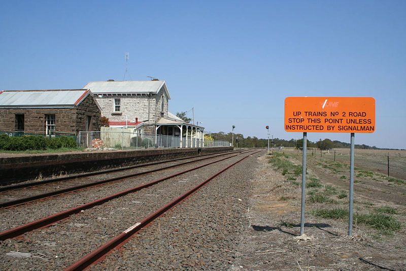 File:Meredith railway station.jpg