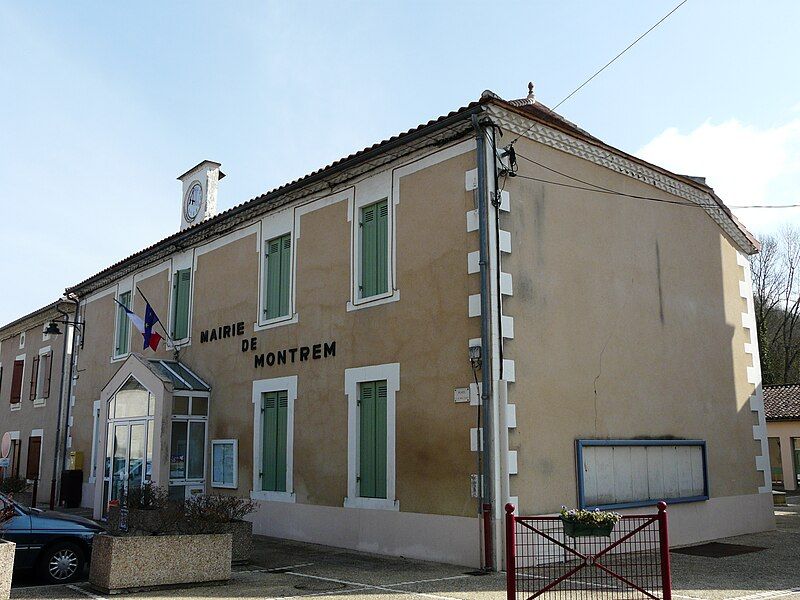 File:Montanceix mairie Montrem.JPG