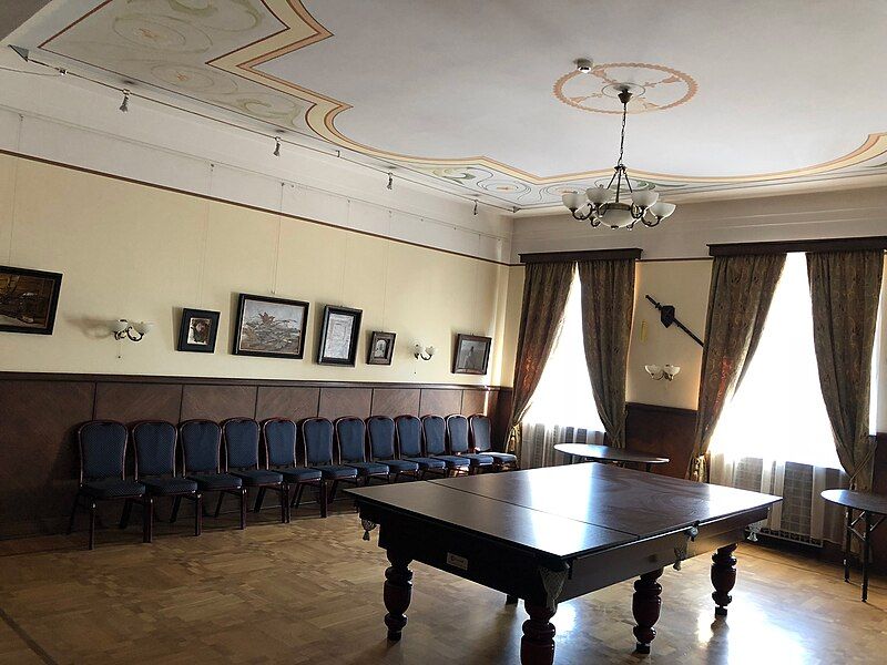 File:Officers salon KGOC.jpg