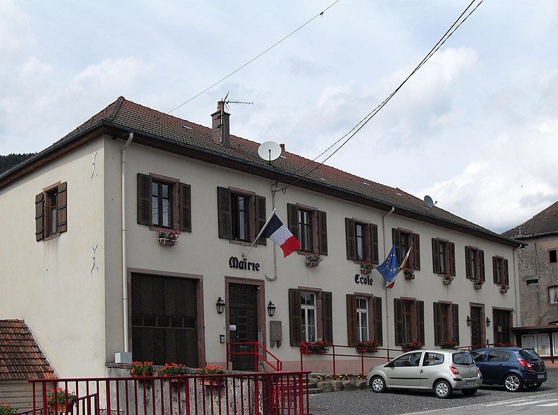 File:Raon-sur-Plaine, Mairie-école.jpg