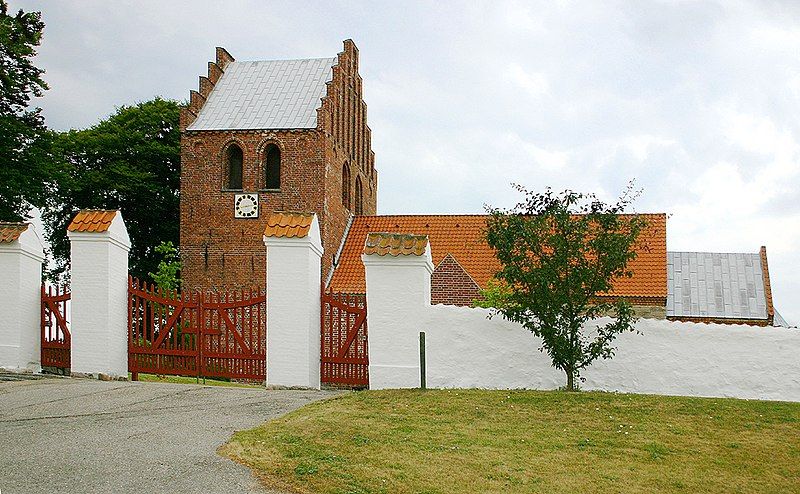 File:Skuldelev kirke.jpg