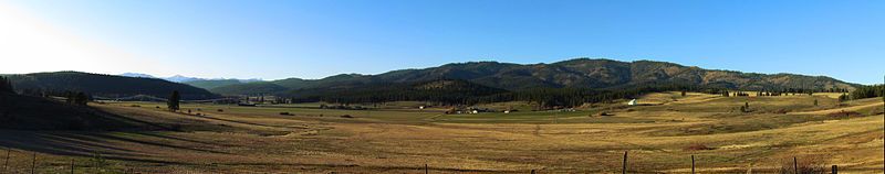 File:Teanaway River Valley.jpg