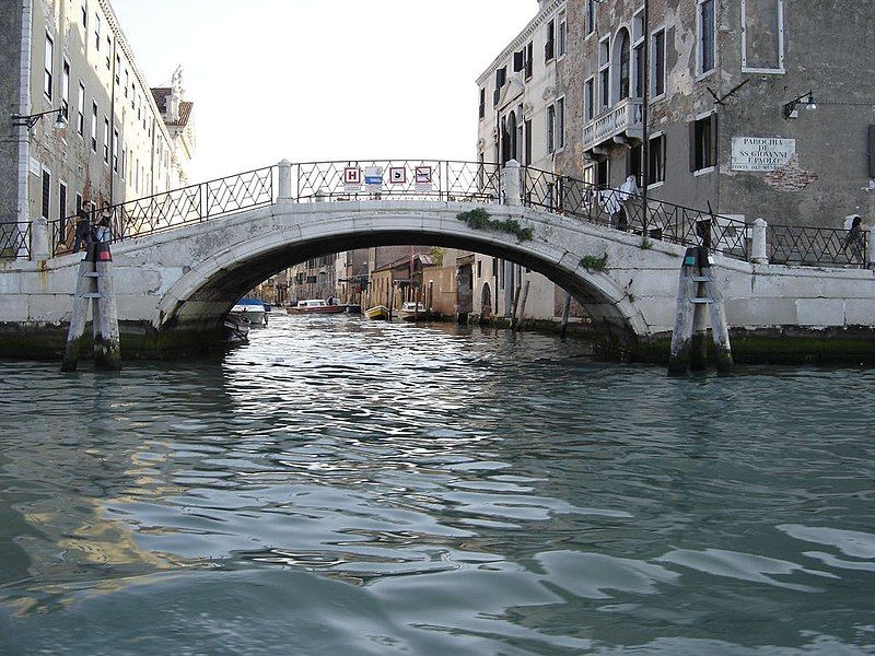 File:Venezia-canali.jpg