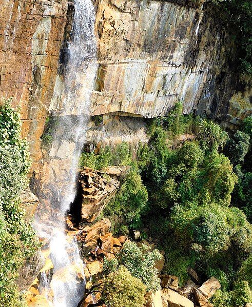 File:Wah Kaba Falls.jpg