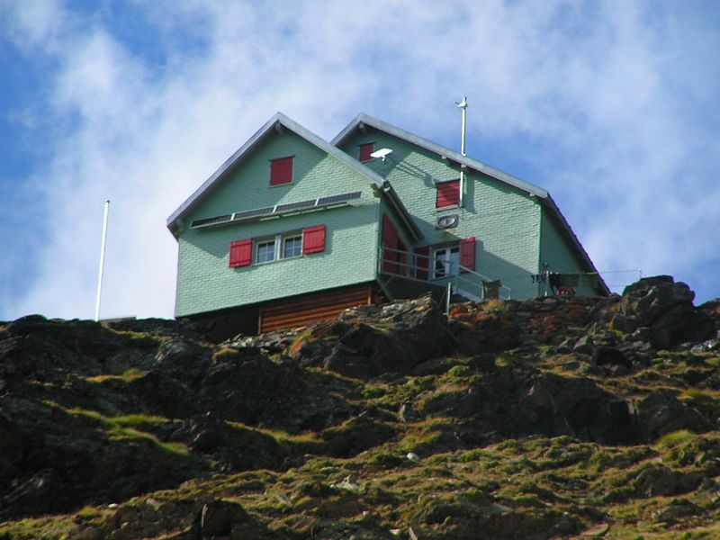 File:Weisshornhütte.jpg