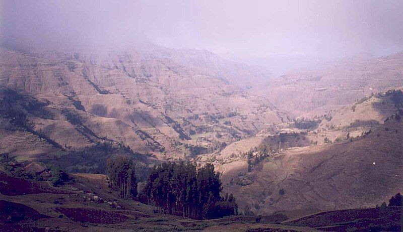 File:Wurgesa escarpment 04.jpg