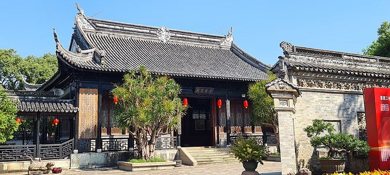 File:Zhanyuan entrance courtyard..jpg