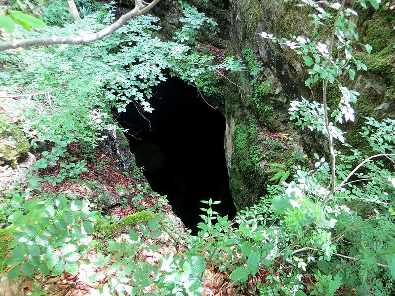 File:Ziglovica Cave 2.jpg