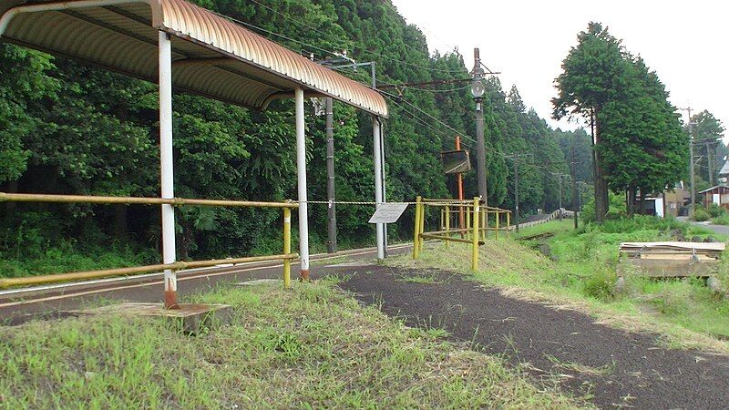 File:三岐鉄道三岐線 西野尻駅 2012年東藤原駅内脱線事故復旧中のため立入禁止中.jpg