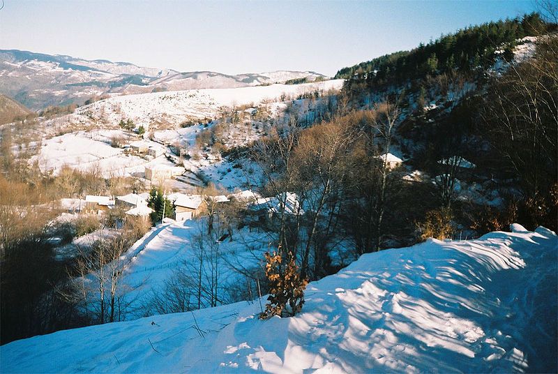 File:Balkan-mahala-winter-view.jpg