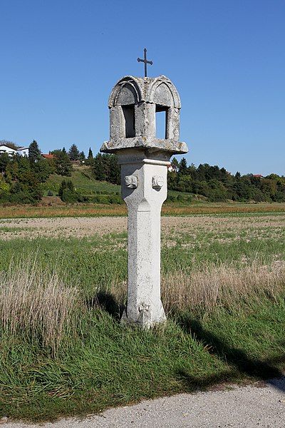 File:Hausleiten - Bäckerkreuz.JPG