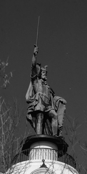 File:Hermann statue closeup.jpeg