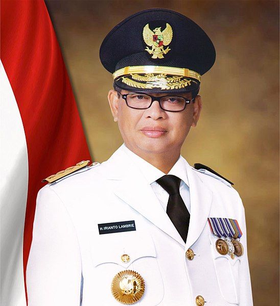 File:Irianto Lambrie gubernur.jpg