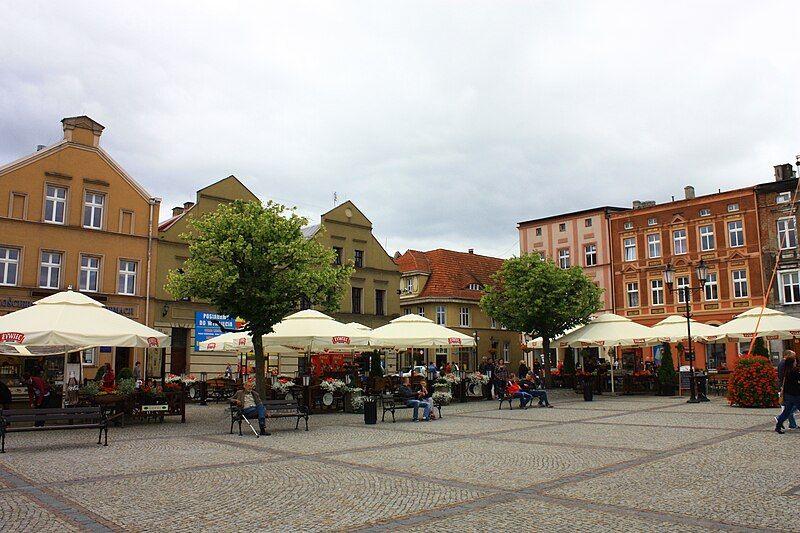 File:Kościerzyna, Rynek (3).jpg