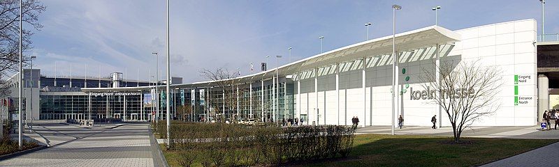 File:Koelnmesse Nordeingang.jpg