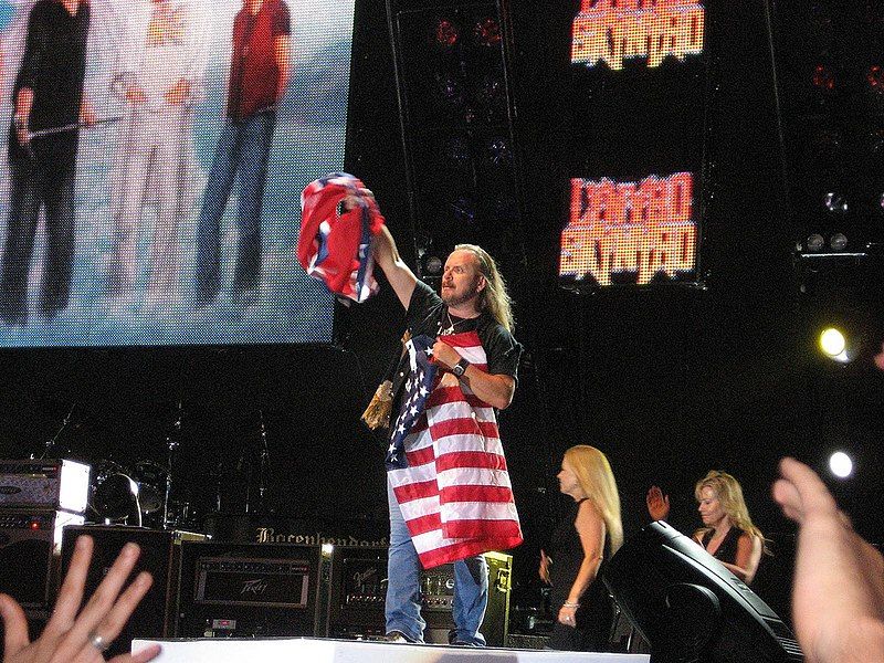 File:Lynyrd 2008 (2).jpg