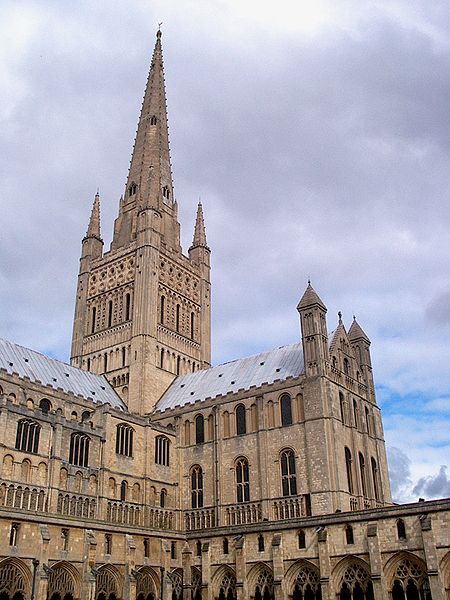 File:NorwichCathedralSpire.JPG