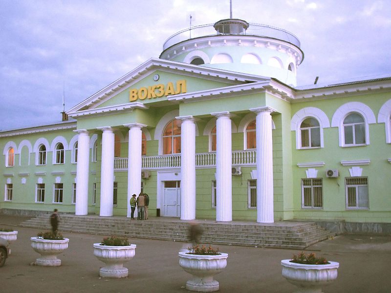 File:Novokuibyshevsk vokzal.JPG