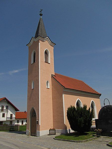 File:Ortskapelle in Schandachen.jpg